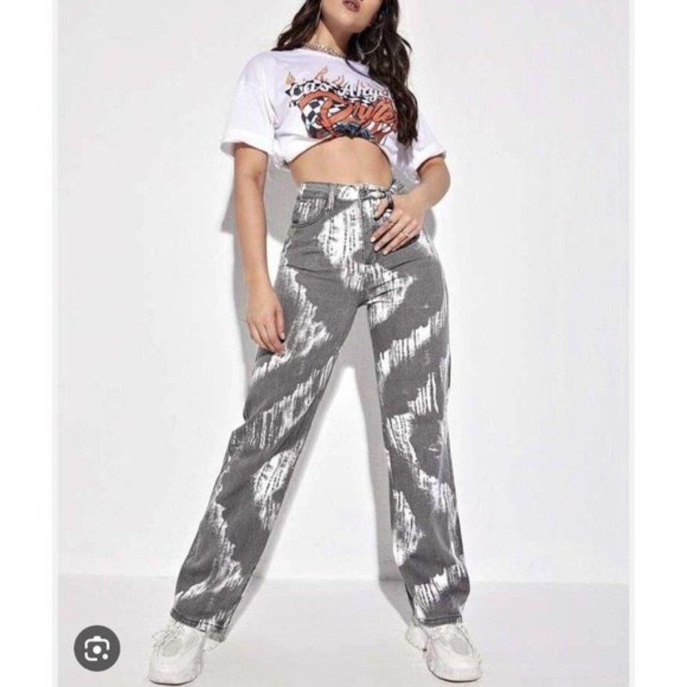 Shein women‎ high-waisted jean with print grey  and white size L